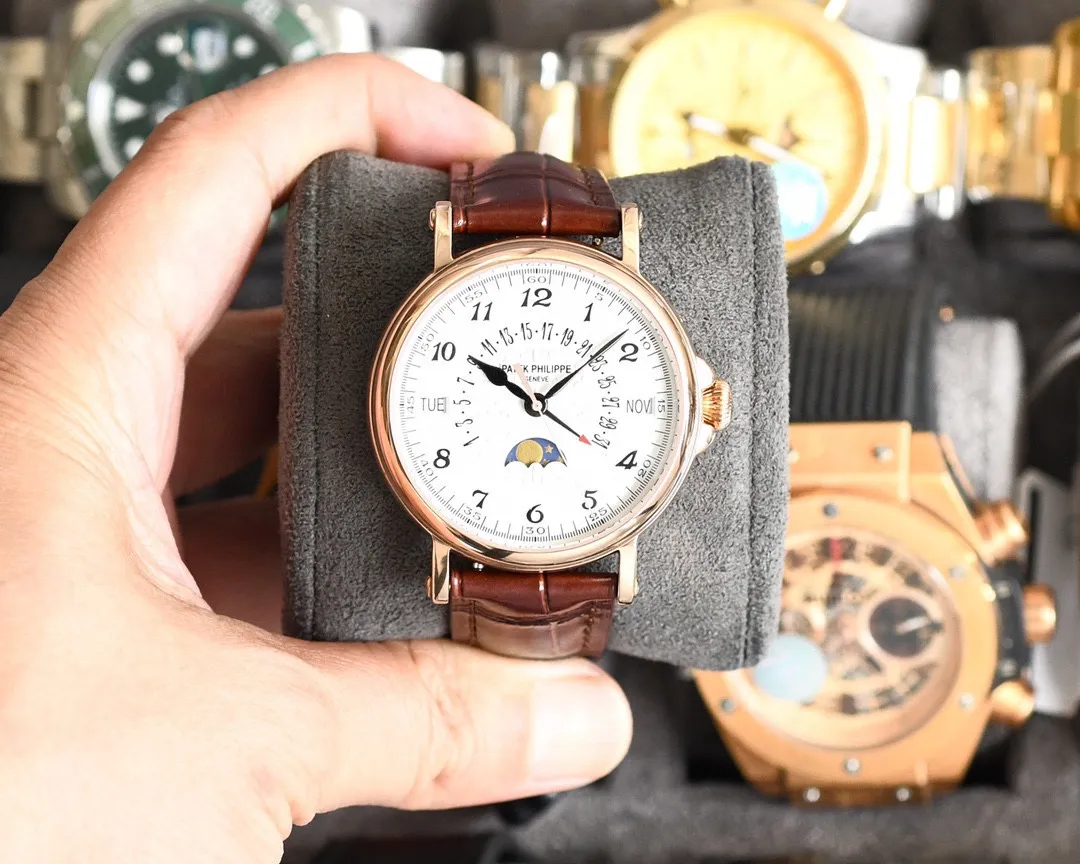 【Top Replica】💰5300! Patek Philippe's classic super complex multi-function 5159 perpetual calendar series watch is elegant! 1⃣️[Wonderful details and advantages] The size of this watch is 38mm. The reasonable size and lug design make it suitable for the public to wear. Whether you have a big wrist or a small wrist, there is no pressure to wear it. Half of it is exposed outside the cuffs when you move. For successful people and business wear, this watch will definitely give you face and confidence. Heart, the feeling of getting started is the comfortable wearing feeling and the weight of a small gold watch. You can all realize that owning it is the real winner in life. This watch is worth [applause][strong][strong][strong][666] 1. Case polishing: In order to pursue the effect of genuine warm and jade-like, PPF watchmakers polish it carefully and work slowly to produce fine work. 2. The connection mechanism between the stamped cover and the shell has a crisp feel that is comparable to the genuine product, and the stamped back cover improves the waterproof performance. 3. The scales and hands are treated with the latest precious metal plating process, and the effect is even better. 4. "Pot lid type" slightly convex sapphire watch mirror, the shape is consistent with the original product, the effect is transparent, and the time can be clearly distinguished. 5. The precious metal stamp is three-dimensional and standard, clear and vivid! 2⃣️【Leading the era of all-in-one computers】Using a customized version of Cal.324 all-in-one computer - thinner, more stable, and more like. The most important thing is that the degree of simulation has skyrocketed. 3⃣️【Strap】Classic Italian calfskin strap with clear texture and good texture. Paired with the top Patek Philippe lantern clasp on the market, it is universal and original without any pressure. Let it have more design elements of formal Patek Philippe [strong][666][666][666]! PPF. Factory is elegant and enduring, timeless classic, low-key and perfect, a gentleman in the watch! Welcome for your tasting! Each watch is delivered with a dedicated adjustment needle, in order to make the majority of watch lovers trust that this high-end product is worth owning🔥
